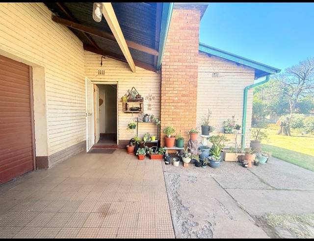 3 BEDROOM HOUSE FOR SALE IN VANDERBIJLPARK CE 2